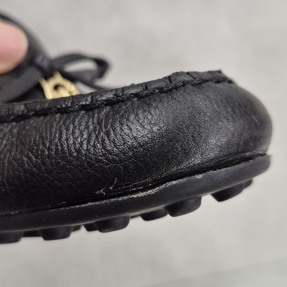 Michael Michael Kors moccasin loafers women's 8 black leather bow logo charm - Picture 14 of 15